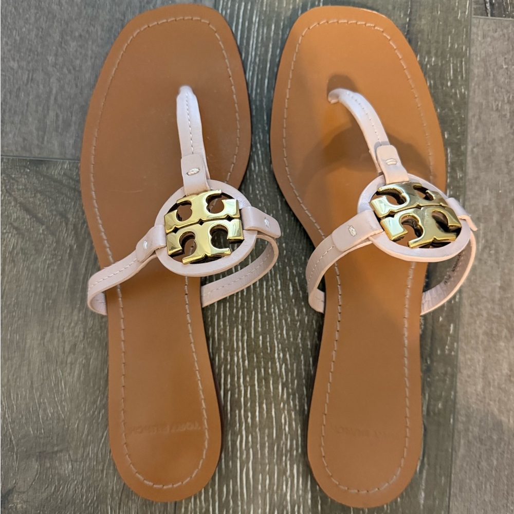 Tory Burch Light Pink and Tan Sandals with Gold Emblem - Picture 2 of 4